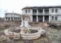 Знімали «Кріпосну» та «Віддану»: як зараз виглядає покинуте кіномістечко на Київщині